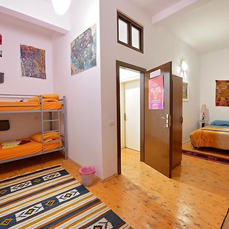 Mi Casa Es Tu Casa - Shkodra Backpackers Hostel Exterior photo