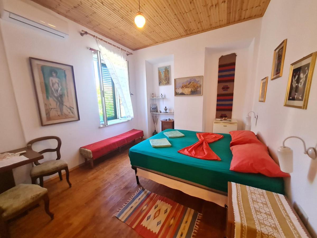 Mi Casa Es Tu Casa - Shkodra Backpackers Hostel Room photo