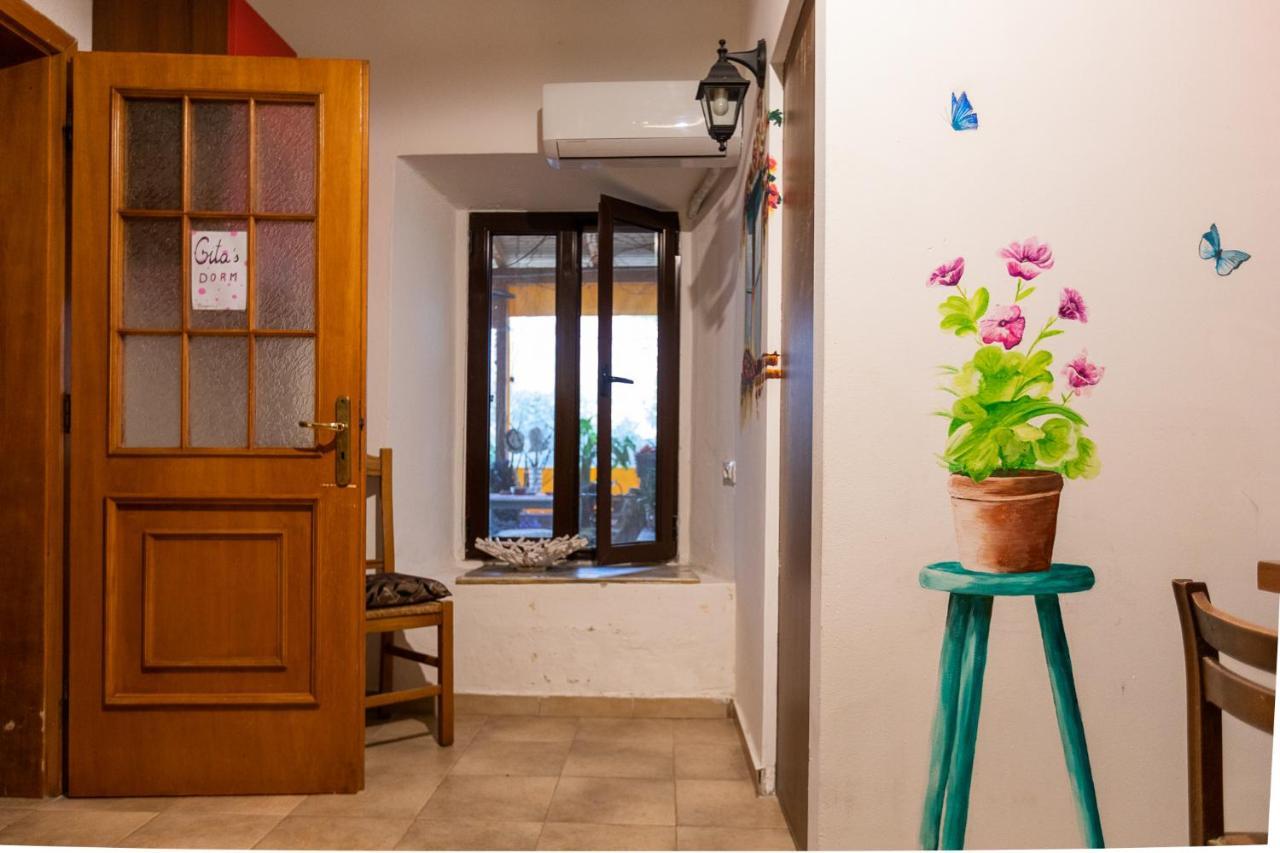 Mi Casa Es Tu Casa - Shkodra Backpackers Hostel Exterior photo