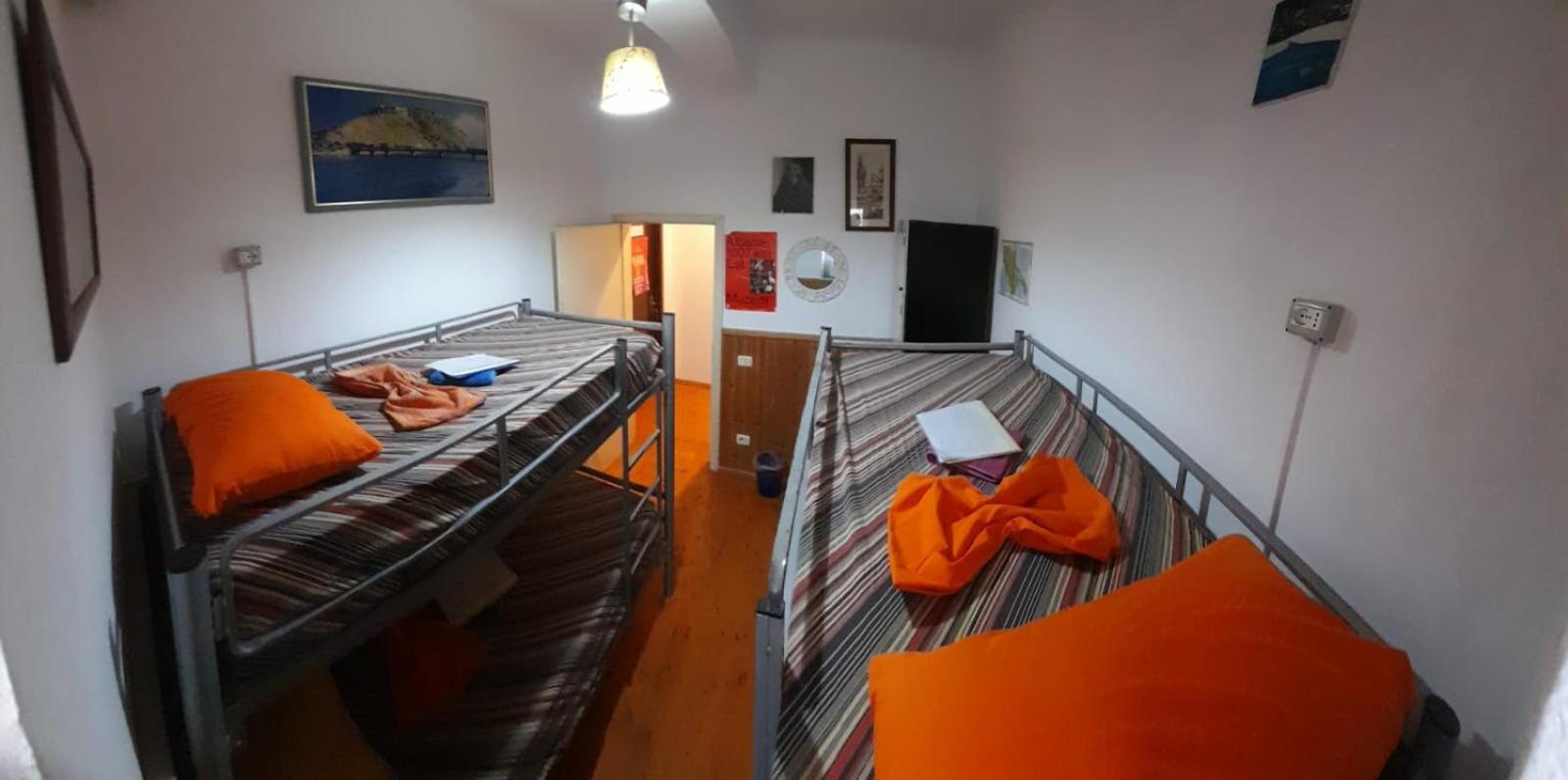 Mi Casa Es Tu Casa - Shkodra Backpackers Hostel Exterior photo